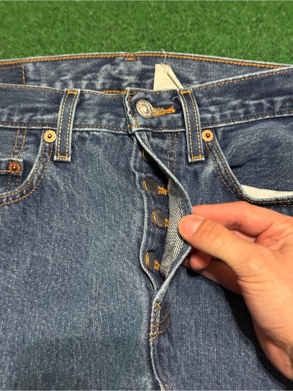 Levis 501 Button Fly 32x32 Medium Wash Vintage 90s Y2K Denim Jeans Original Fit - Picture 5 of 11